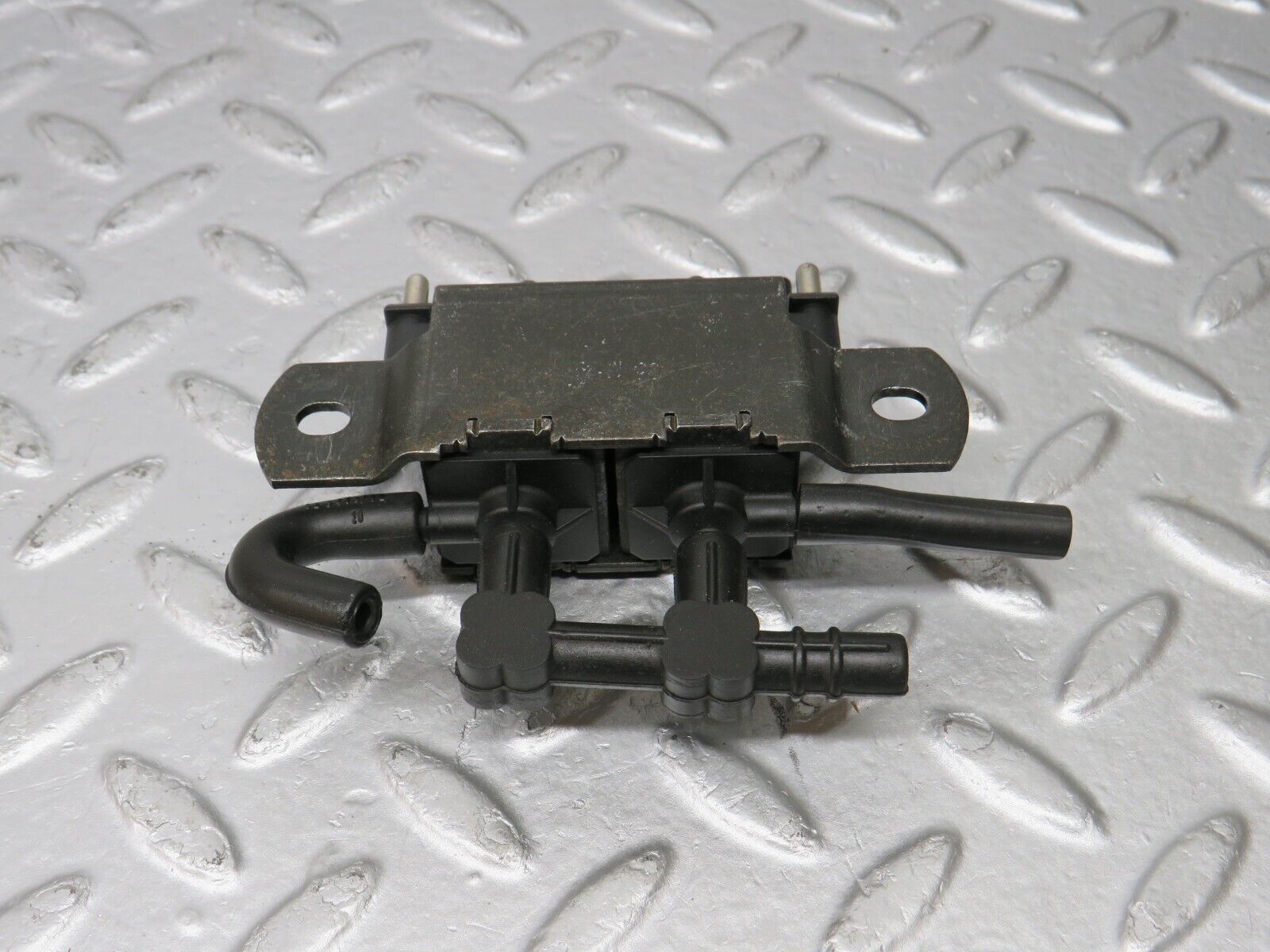 39698 Mercedes-Benz R129 320SL Coupe Solenoid Vacuum Valve 0025400097