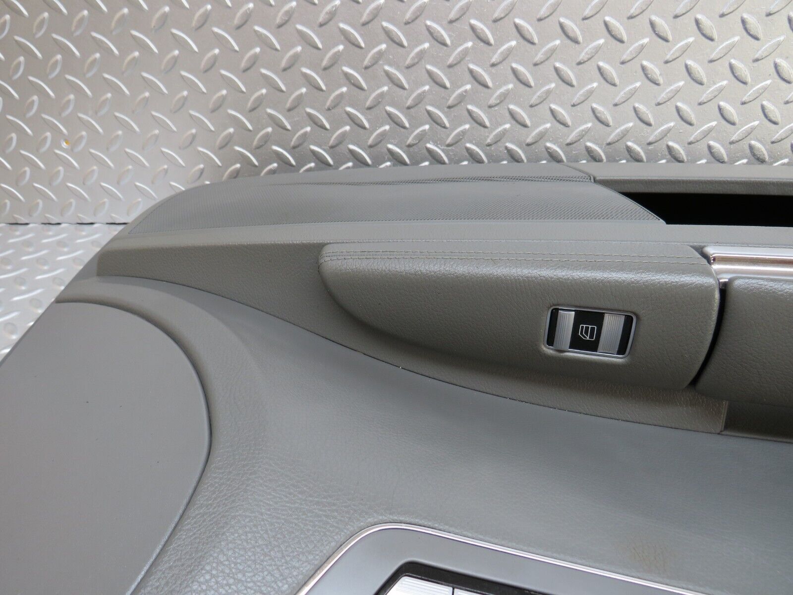 35100 Mercedes-Benz W221 Front Left Door Card