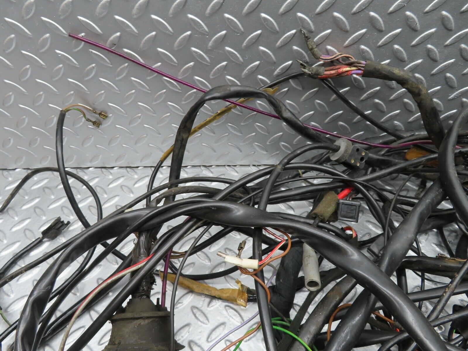 21251 Mercedes-Benz W123 230E Engine Chassis Body Wire Wiring Harness