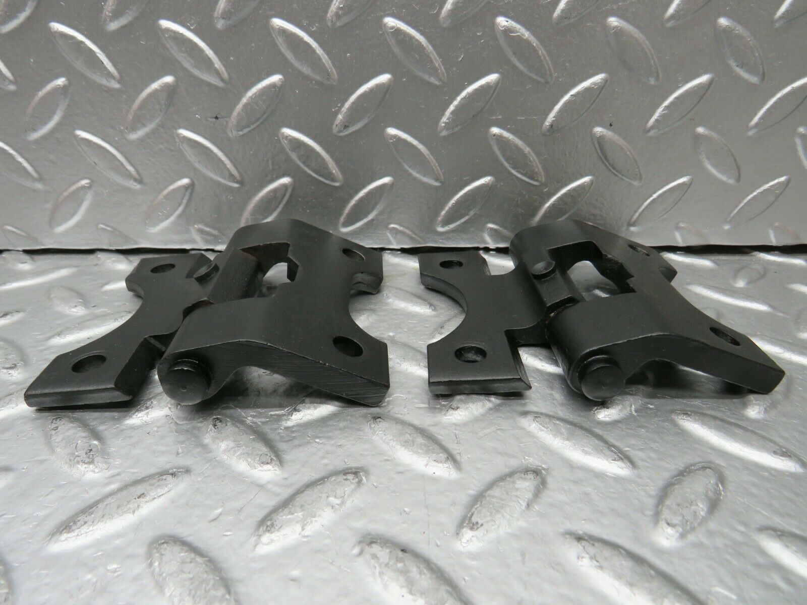 22863 Mercedes-Benz C107 450SLC Coupe Door Hinge Right Pair