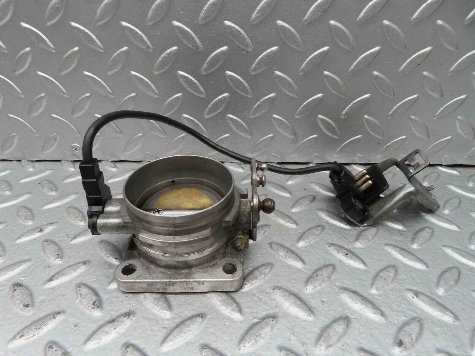 14611 Mercedes-Benz W201 190E Throttle Body Valve With Switch 0011409053