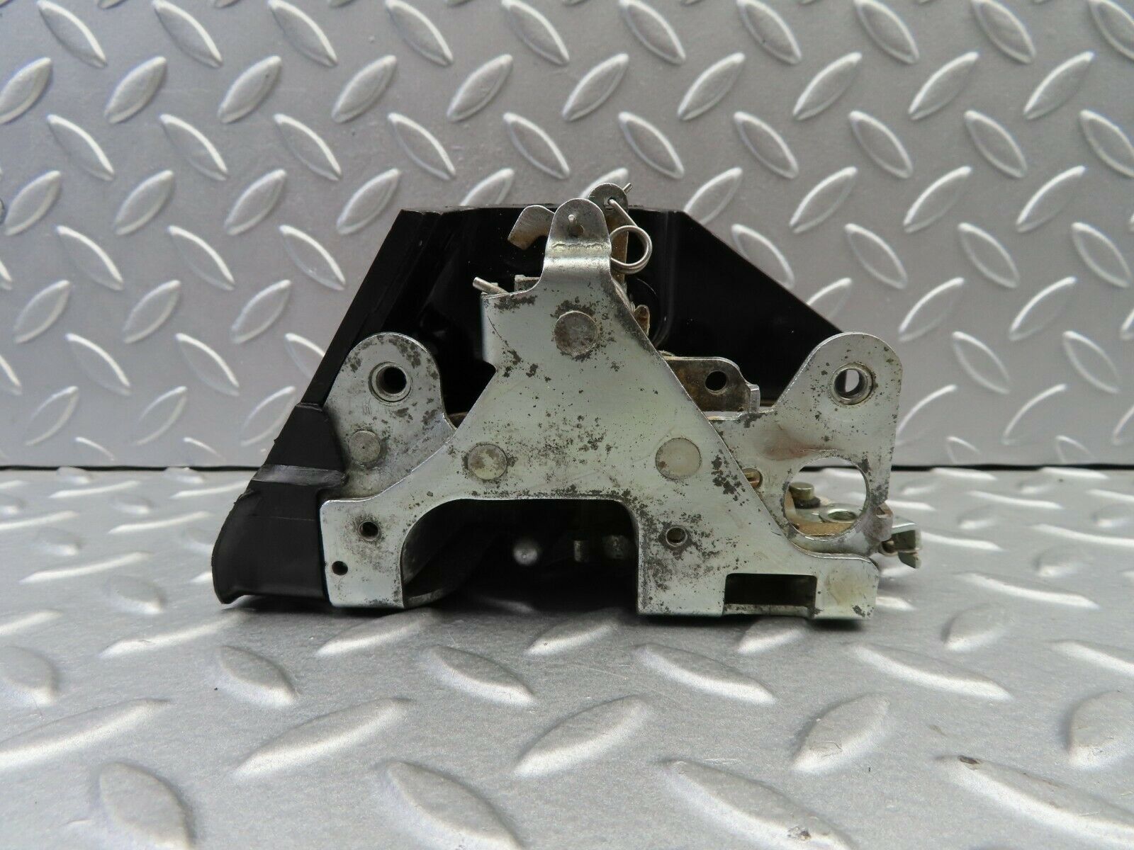 6120 Mercedes-Benz W126 380SE Rear Left Door Lock Mechanism