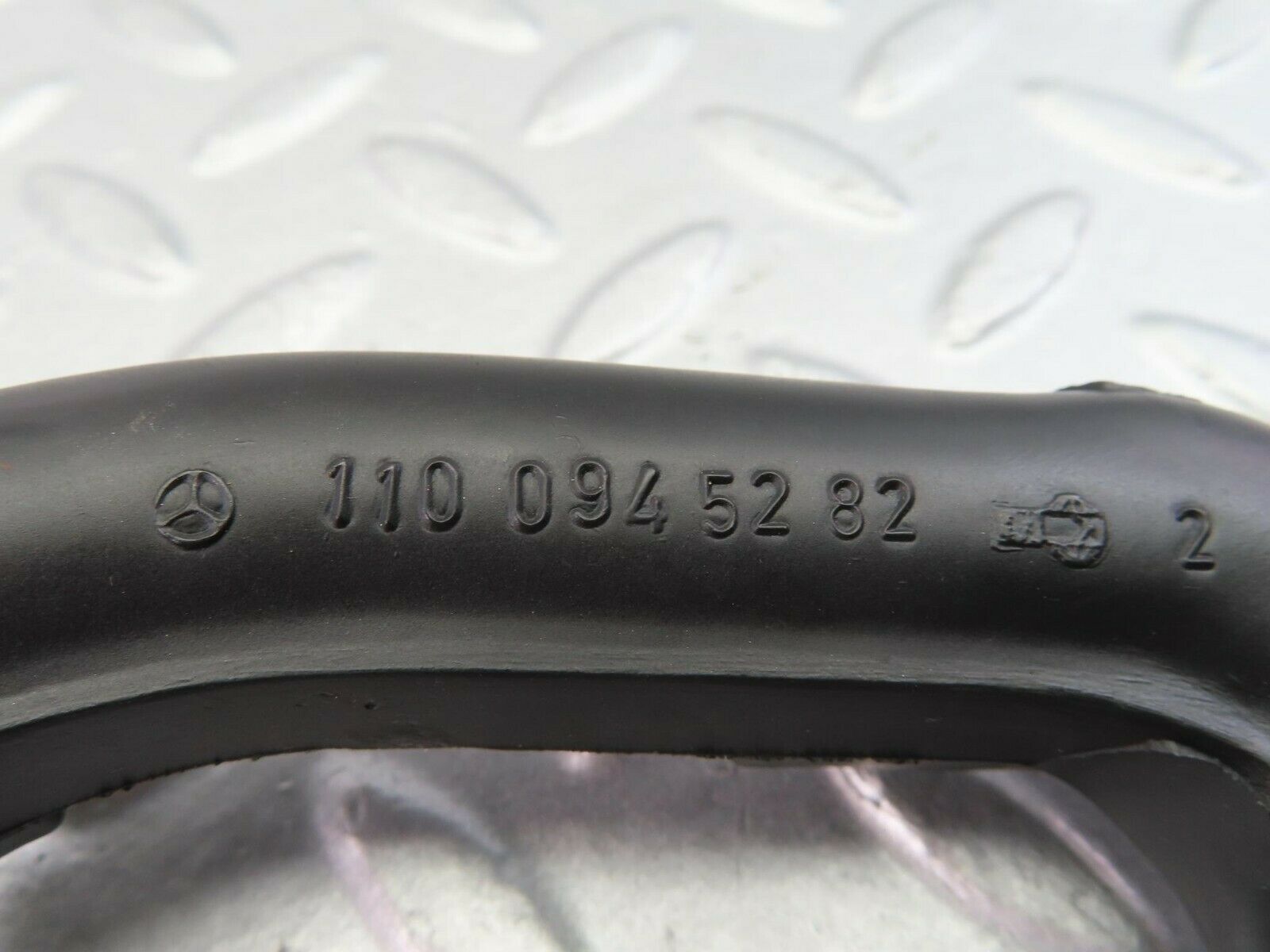 9834 Mercedes-Benz C123 280CE Coupe Air Intake Pipe 1100945282