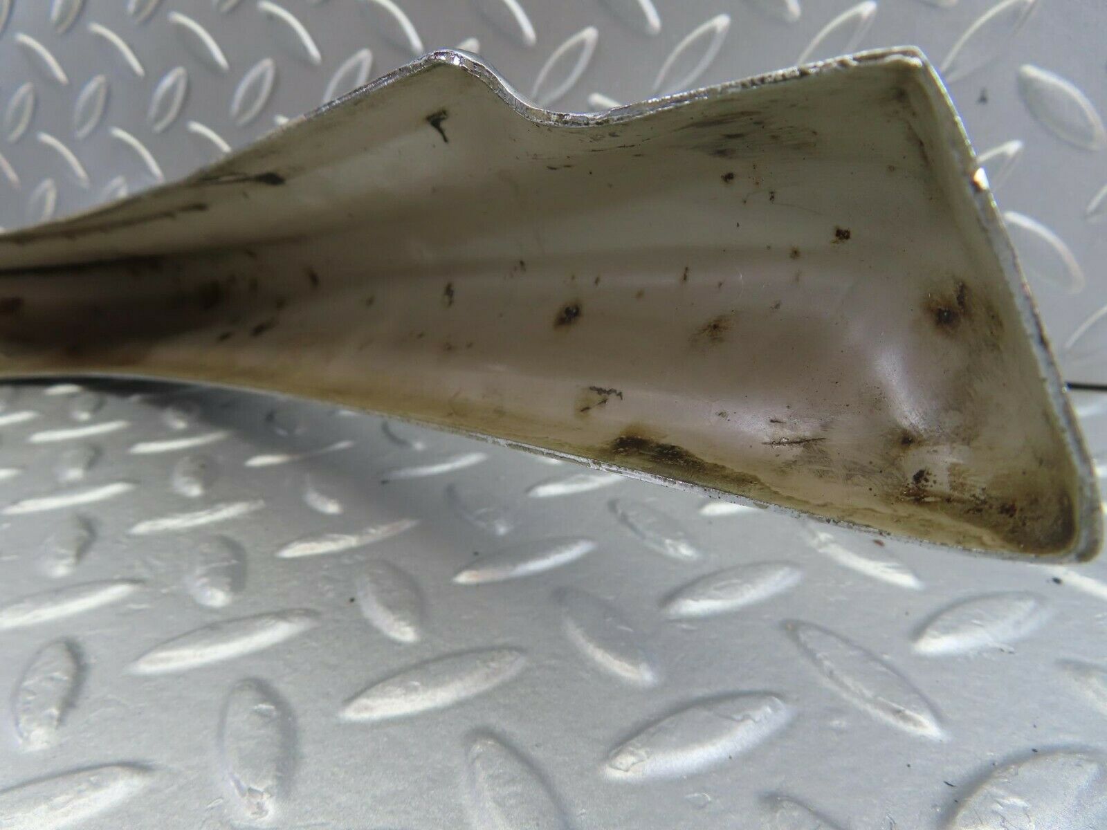 10613 Mercedes-Benz W108 Front Left Upper Bumper Corner