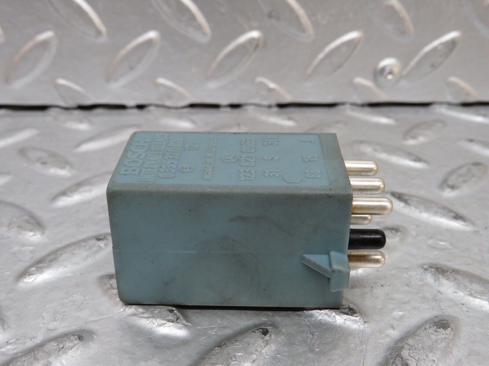 28320 Mercedes-Benz S123 240D Wagon Wiper Relay 0335320020