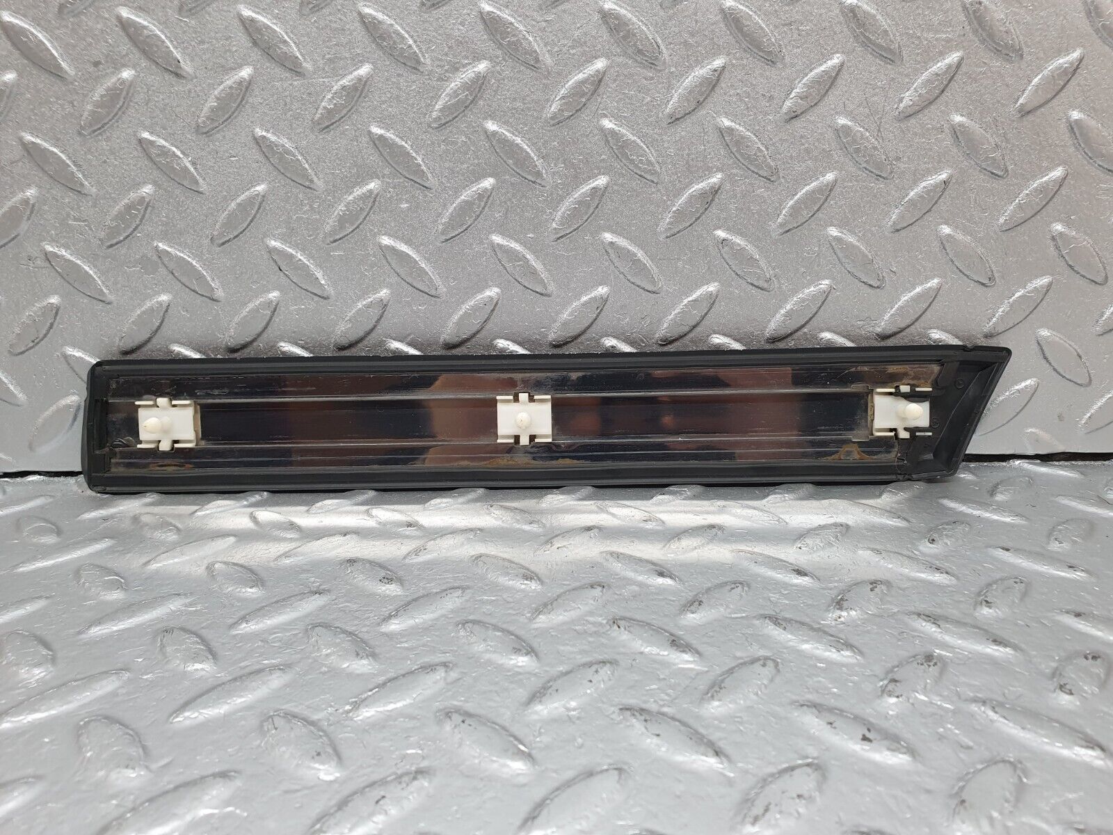 41426 Mercedes-Benz W124 200E Front Left Fender Wing Centre Moulding Trim