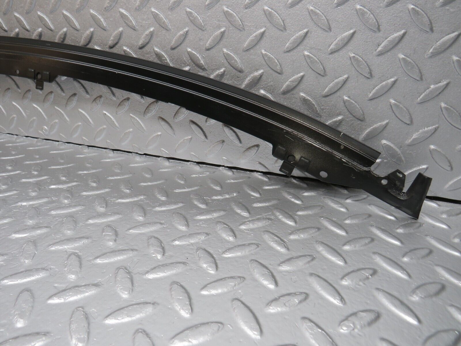 39804 Mercedes-Benz R129 320SL Coupe Front Windscreen Top Moulding Trim