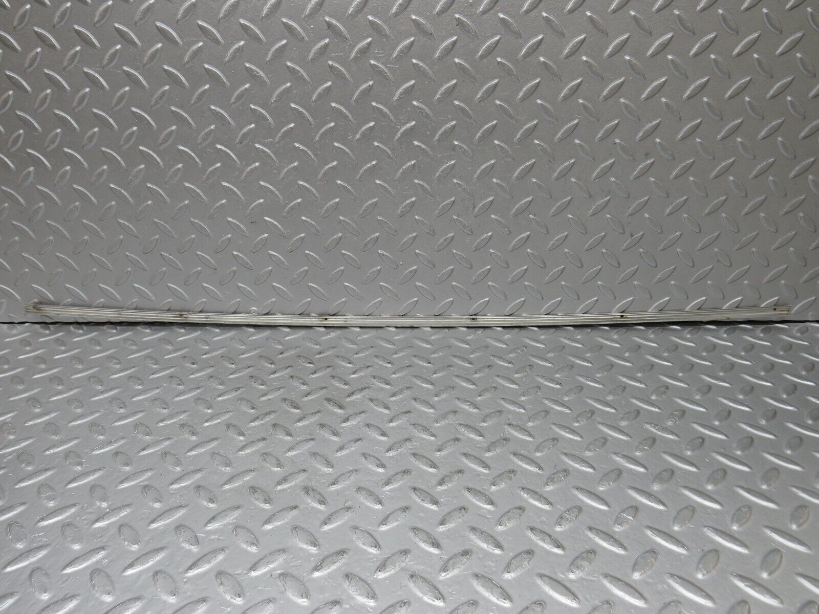 36216 Mercedes-Benz W126 420SE Sunroof Chrome Trim