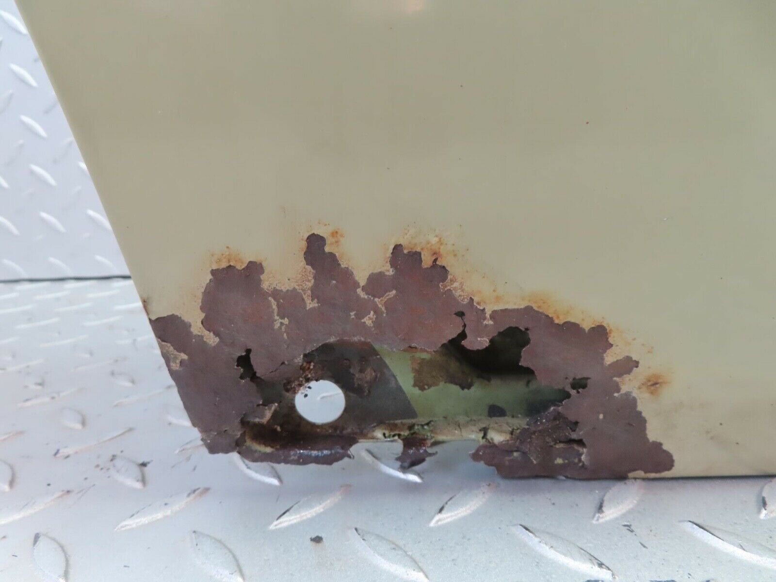 13641 Mercedes-Benz W123 200 Rear Right Door