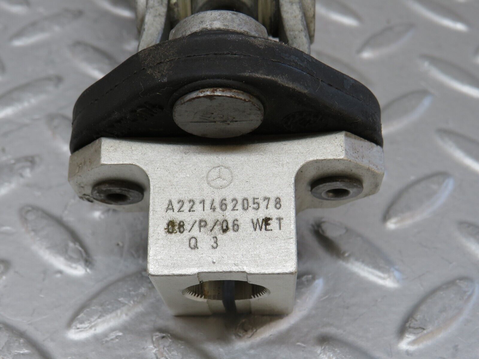 35186 Mercedes-Benz W221 Steering Column Joint Shaft Connector 2214620578