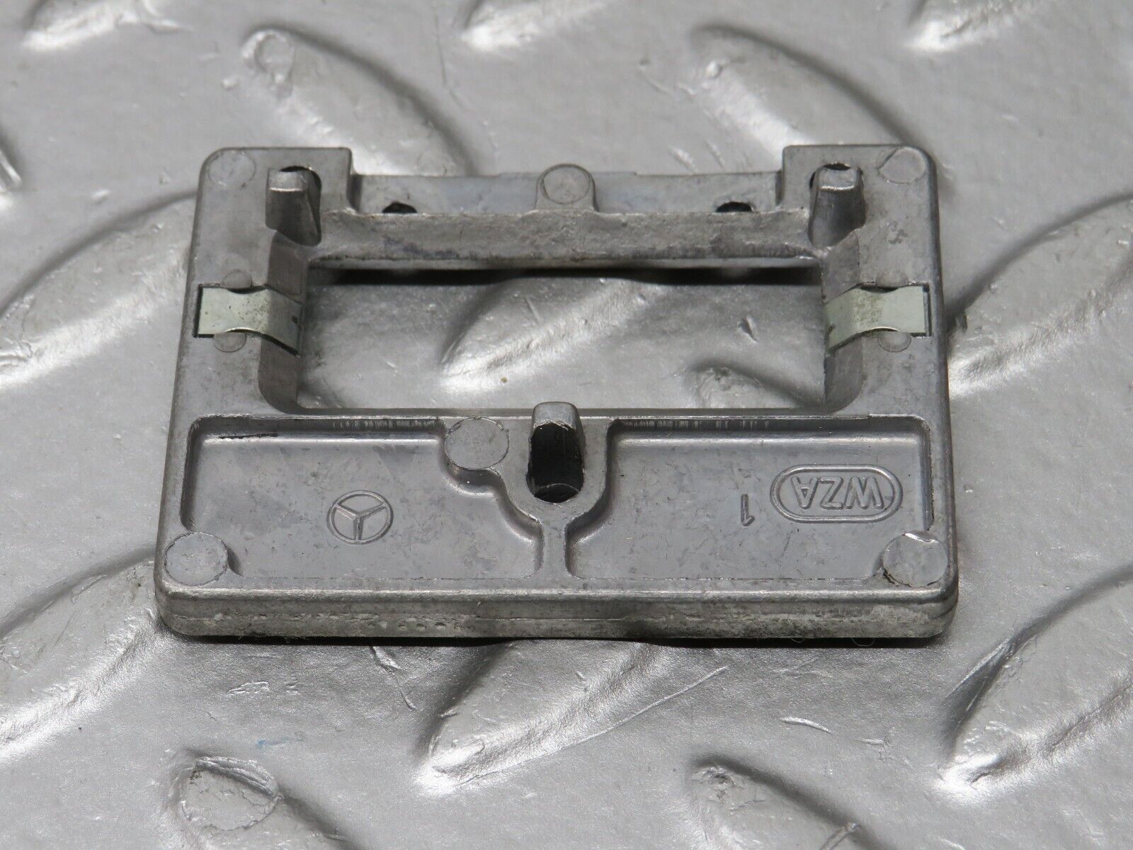 33941 Mercedes-Benz W124 260E Rear View Mirror Mount Bracket