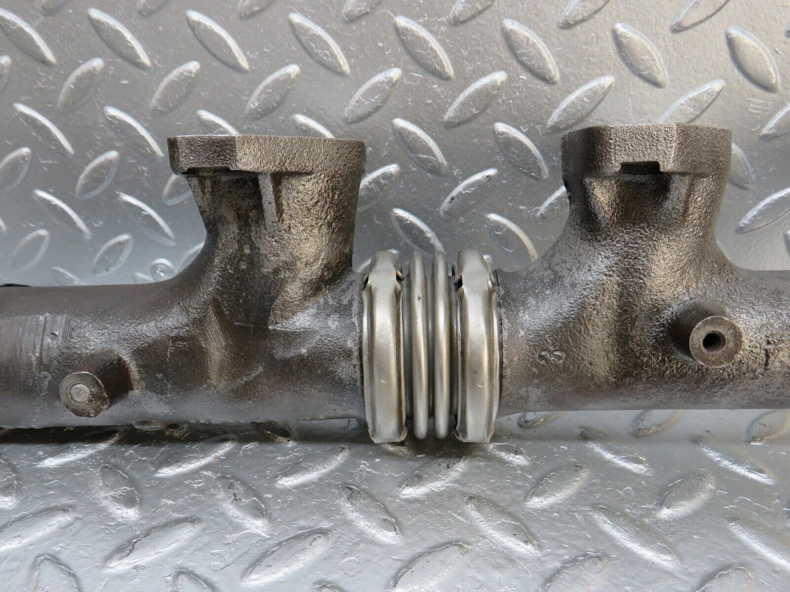 33050 Mercedes-Benz W126 380 V8 M116 Exhaust Manifold Right Side 1161420602 1161420702