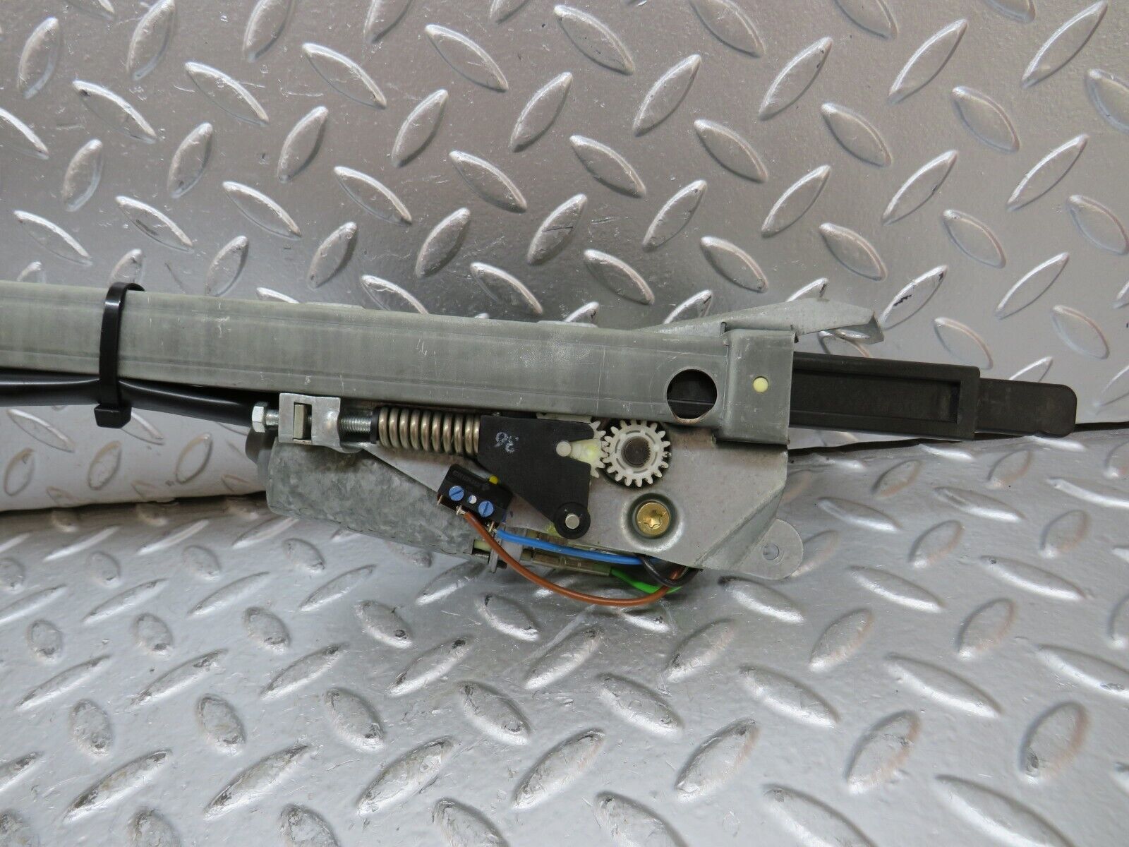 26422 Mercedes-Benz C124 220CE Coupe Seat Belt Presenter Left 1248600304