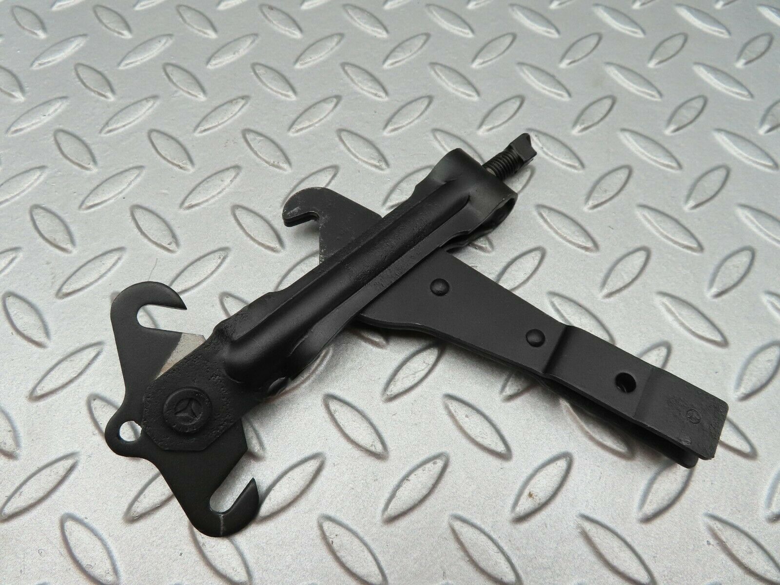 3847 Mercedes-Benz S123 200T Wagon Handbrake Adjusting Handbrake Regulator