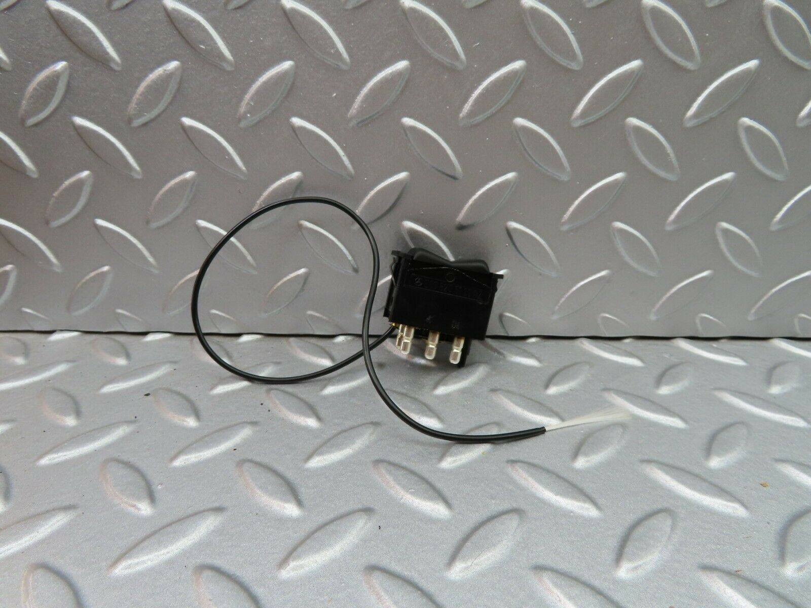 5804 Mercedes-Benz W123 200 Rear Window Defroster Switch 0008206110