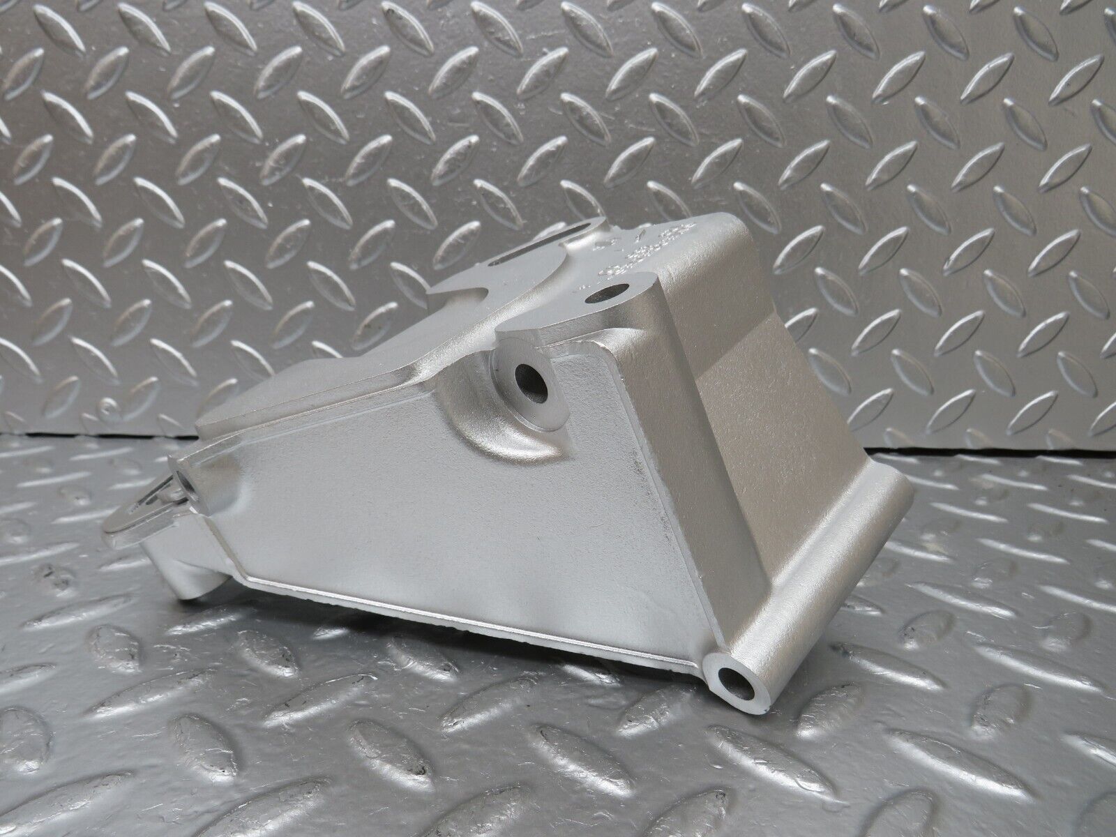 25489 Mercedes-Benz W123 200 Power Steering Pump Bracket 1234660241