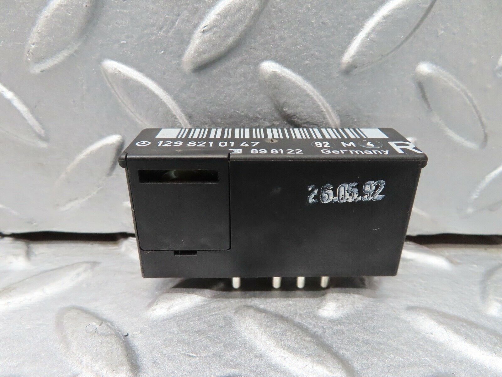 17245 Mercedes-Benz R129 300SL Coupe Right Seat Locking Relay 1298210147