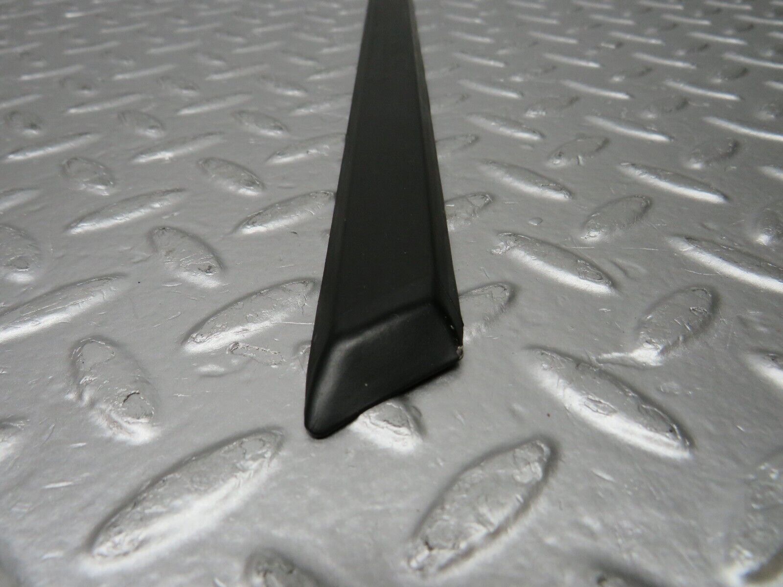 30785 Mercedes-Benz W201 190E 2.0L Rear Left Fender Wing Centre Moulding Trim