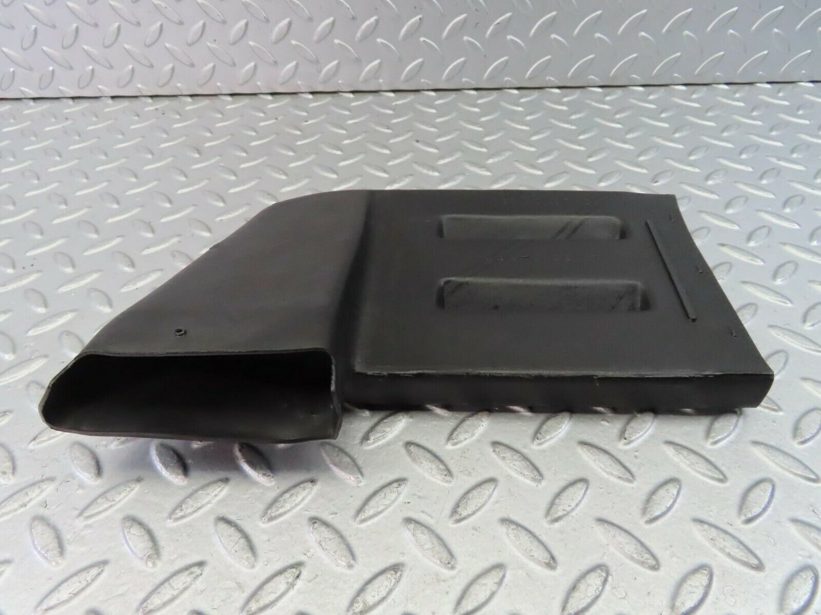 9316 Mercedes-Benz C124 300CE Coupe Ventilation Air Duct Right 1248310446