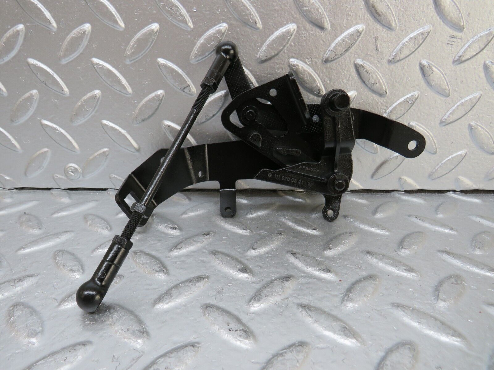 26732 Mercedes-Benz C124 220CE Coupe Throttle Linkage 1110700521