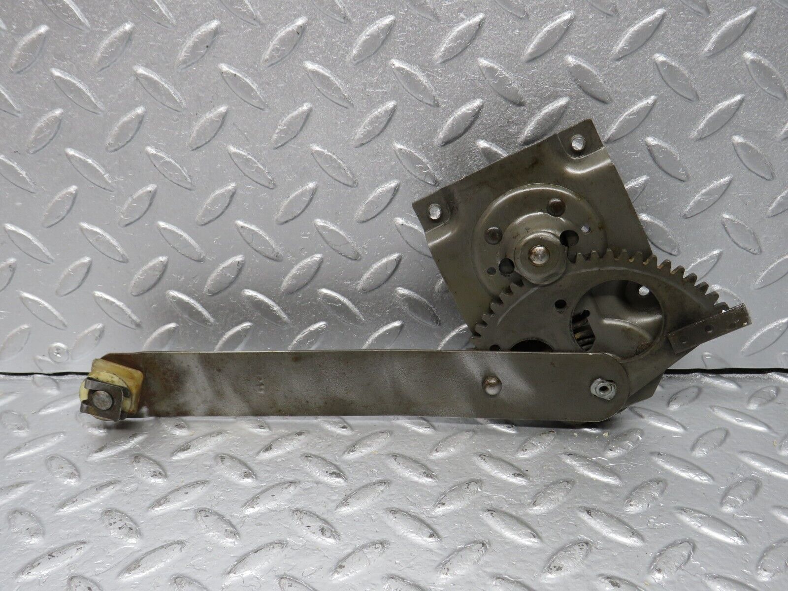 40463 Mercedes-Benz W110 230 Rear Right Door Window Regulator