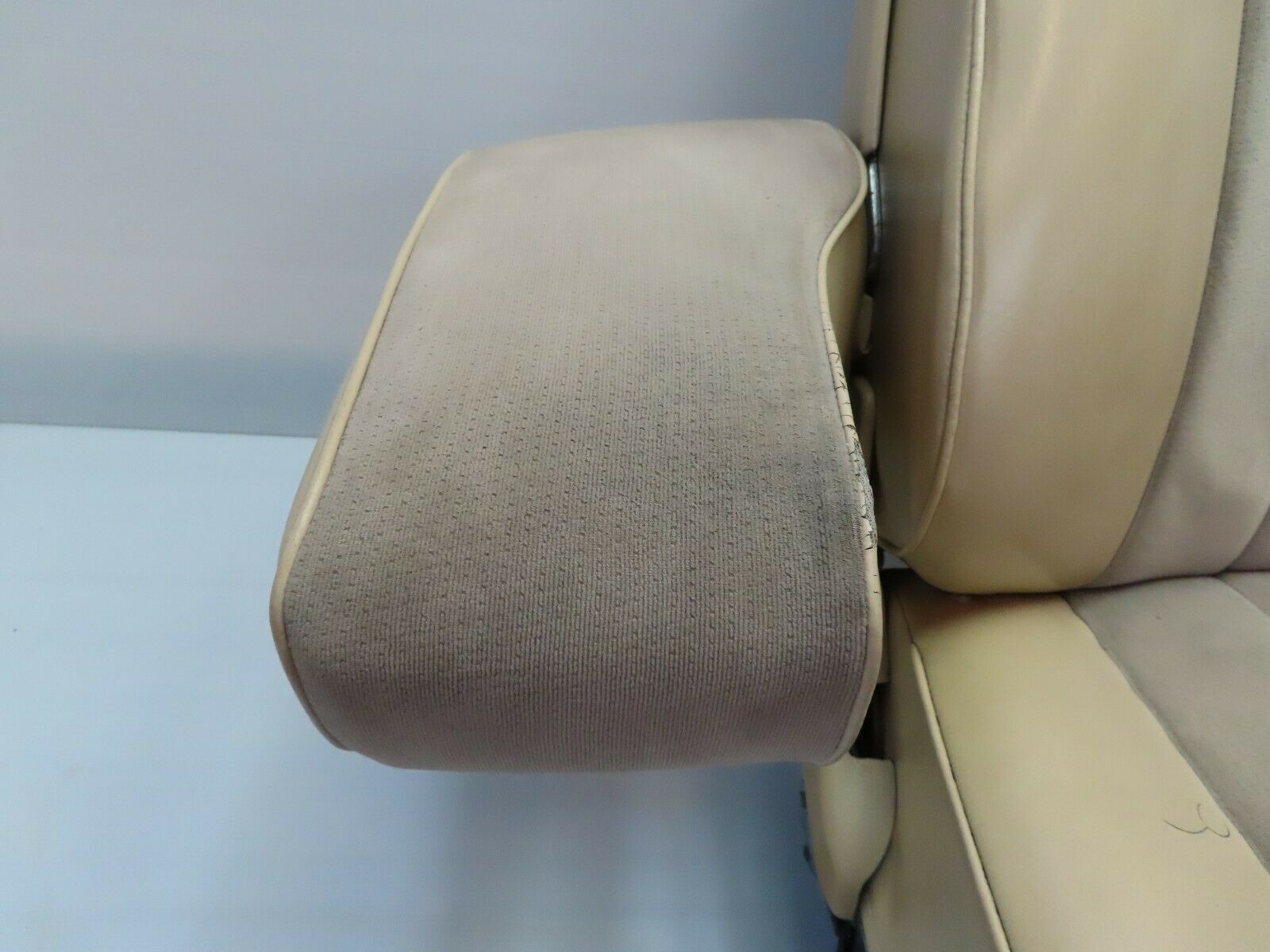 7323 Mercedes-Benz W116 450SE Front Left Seat Driver Seat