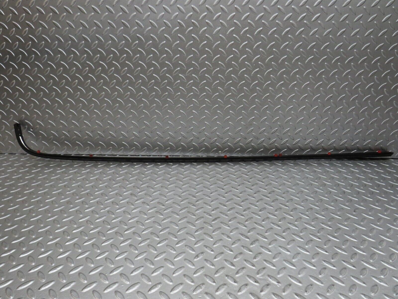 27959 Mercedes-Benz W123 280E Rear Left Fender Wing Centre Moulding Trim