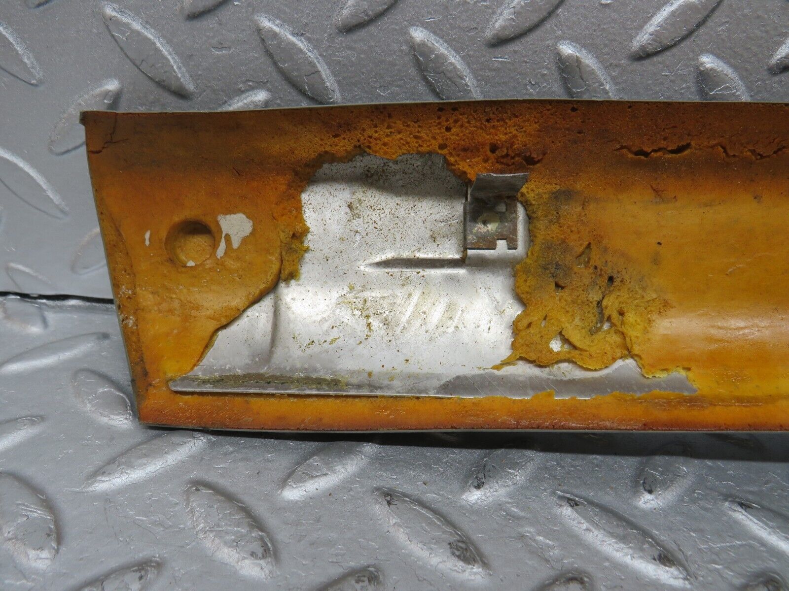 36060 Mercedes-Benz W126 420SE A Pillar Interior Cover Left Side Grey