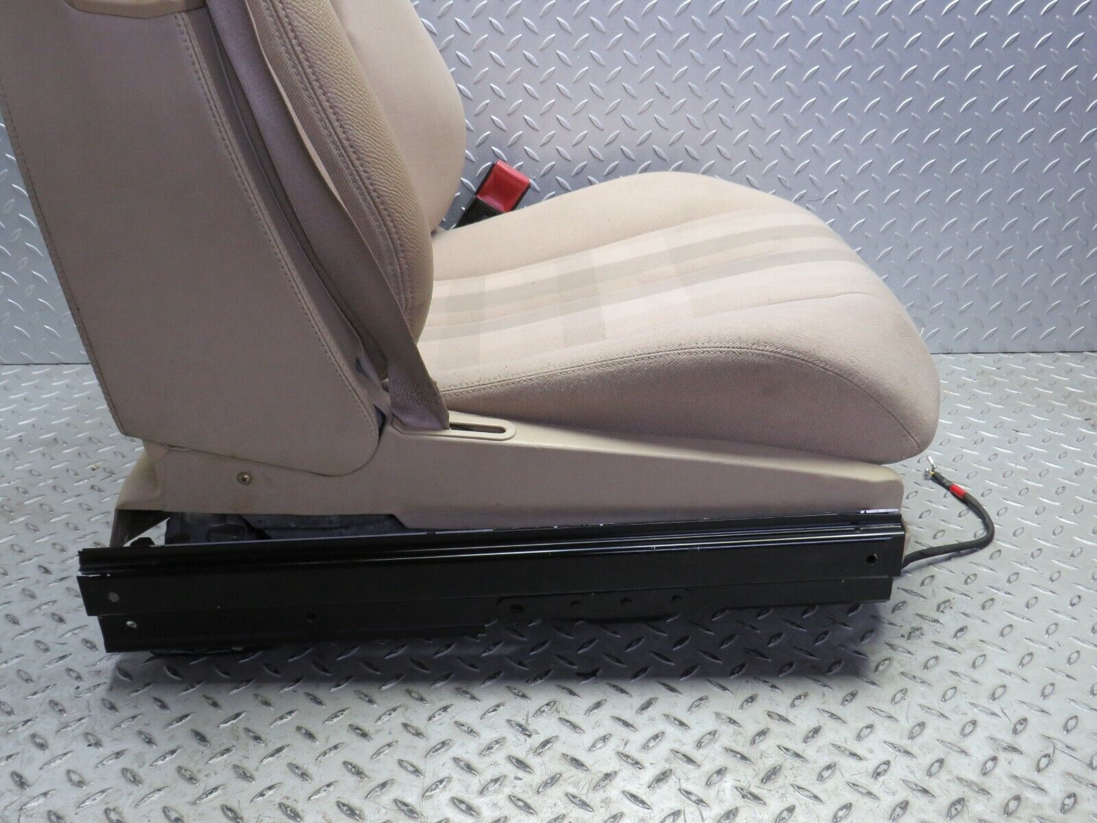 38319 Mercedes-Benz R129 280SL Coupe Electric Front Right Seat Beige