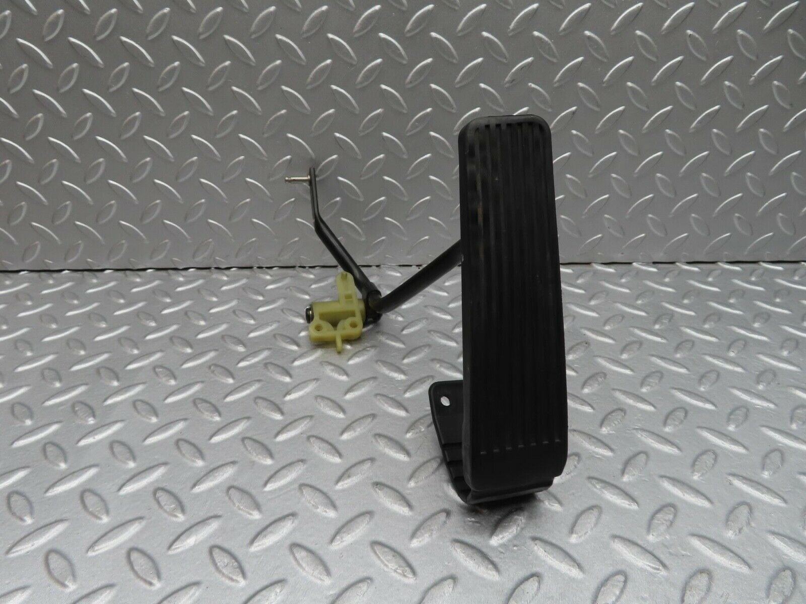 11969 Mercedes-Benz R129 300SL Coupe Accelerator Pedal With Linkage