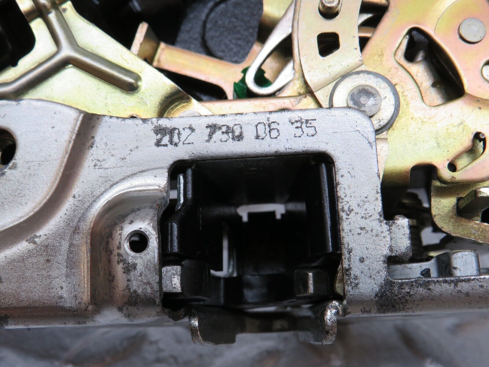 34706 Mercedes-Benz W210 320E Rear Right Door Lock Mechanism 2027300635