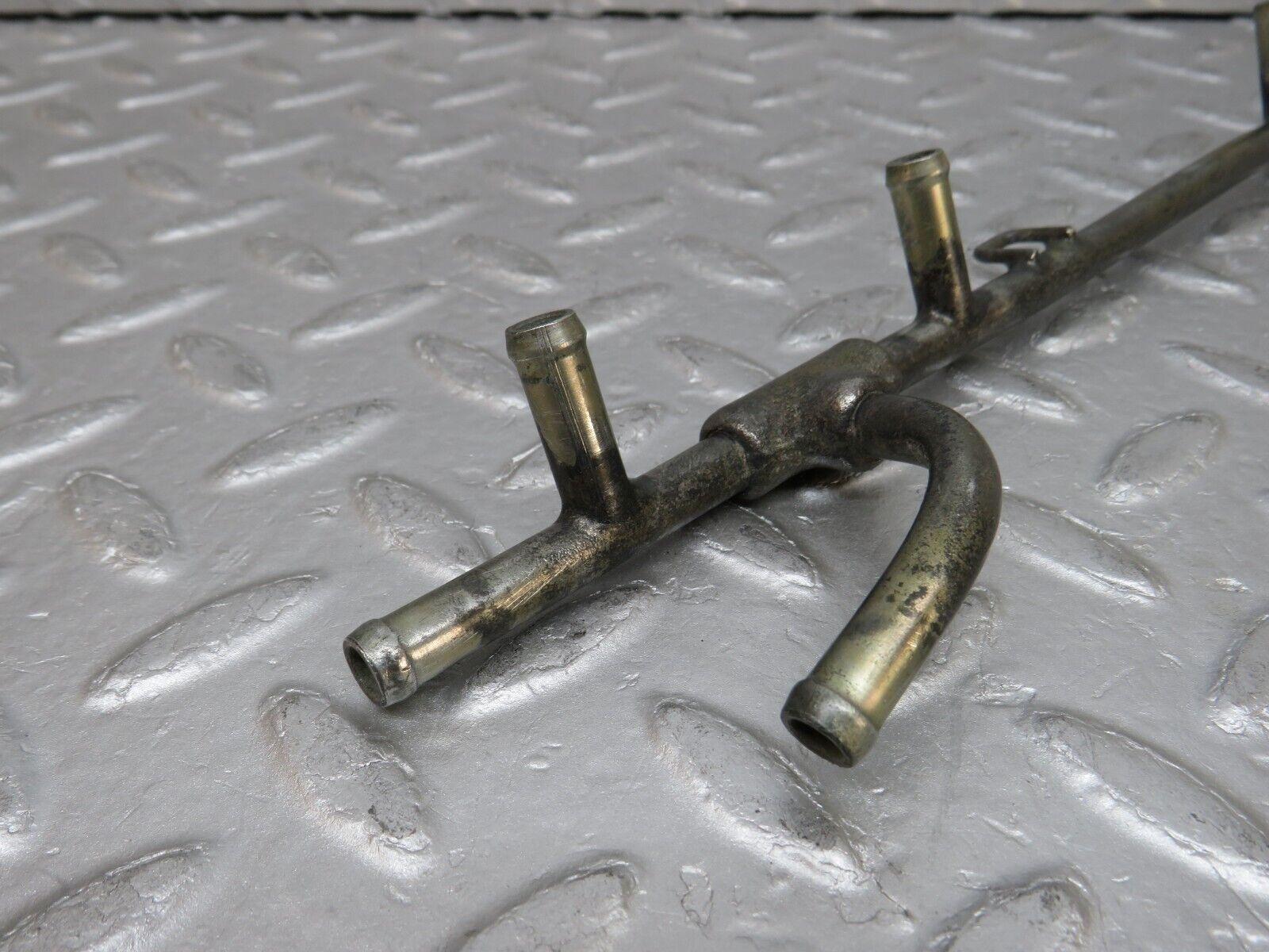 37547 Mercedes-Benz W109 300SEL Fuel Injection Pipe