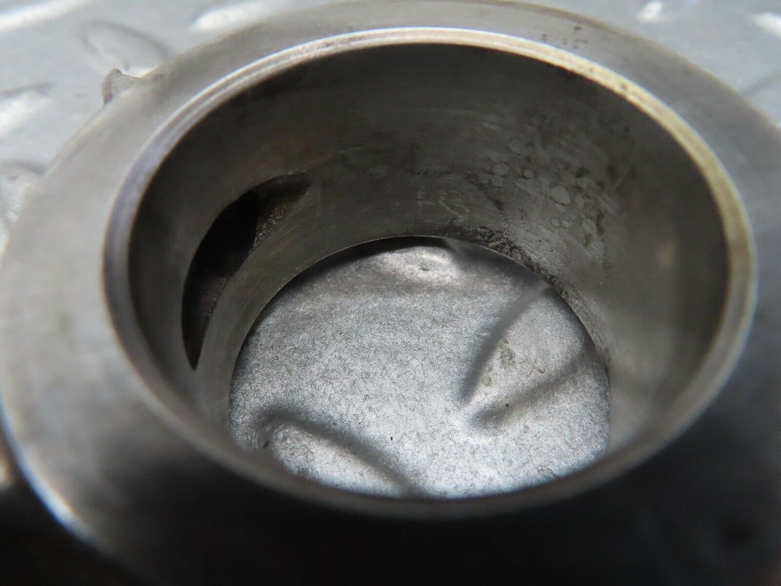 13353 Mercedes-Benz C107 350SLC Coupe Camshaft Tower Bearing