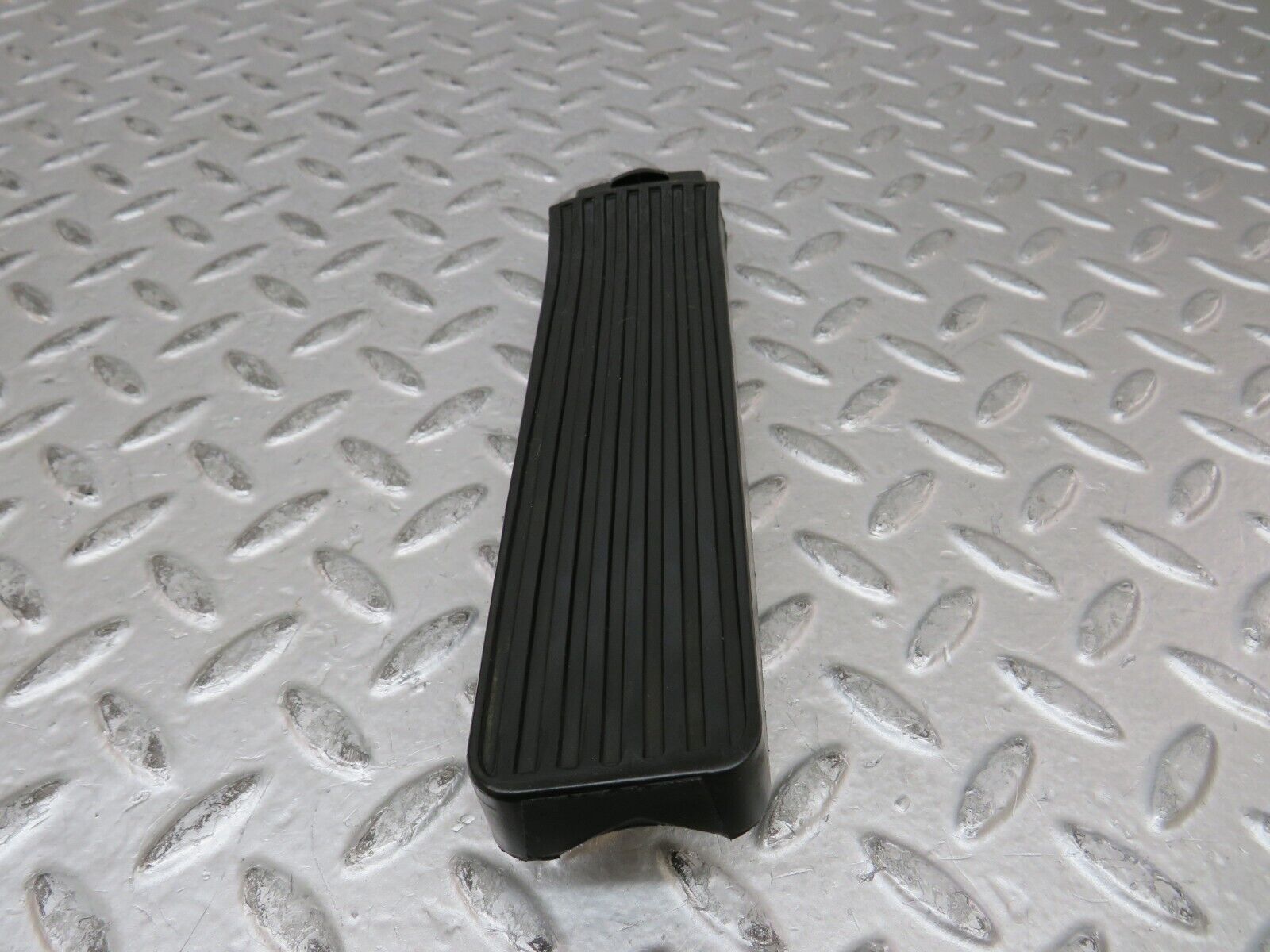 28581 Mercedes-Benz W123 230E Accelerator Pedal With Rubber 1238010082