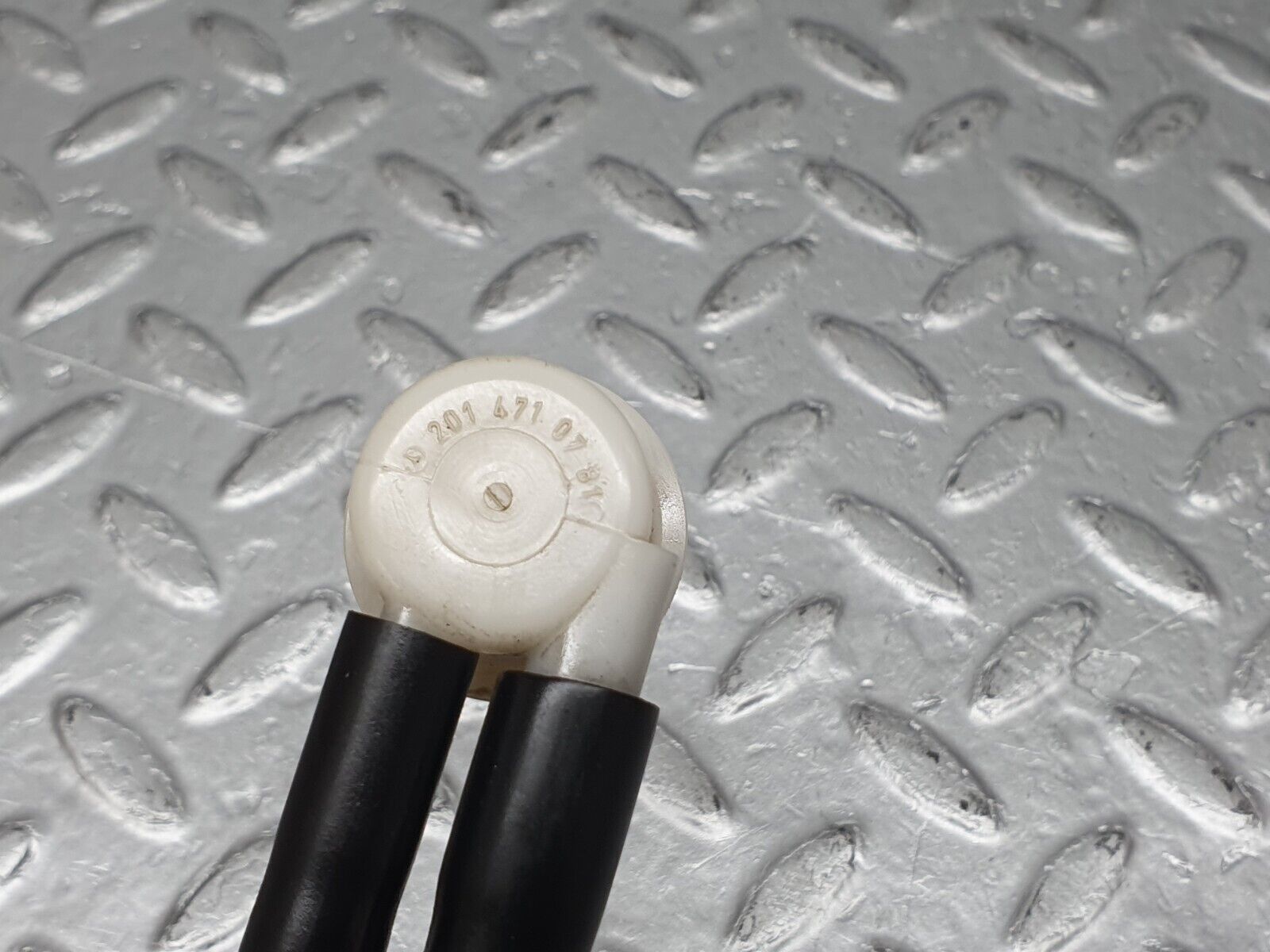 41110 Mercedes-Benz W126 300SE Fuel Vapor Hose Pipe 2014710781