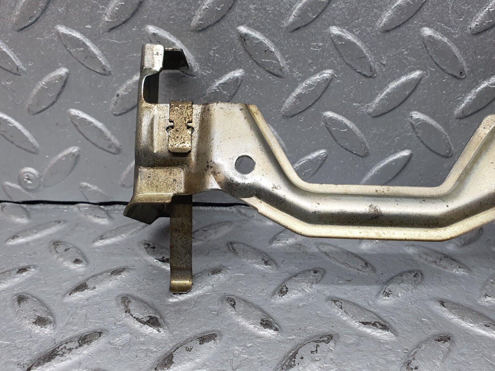 41258 Mercedes-Benz W126 300SE ABS Module Holder Bracket