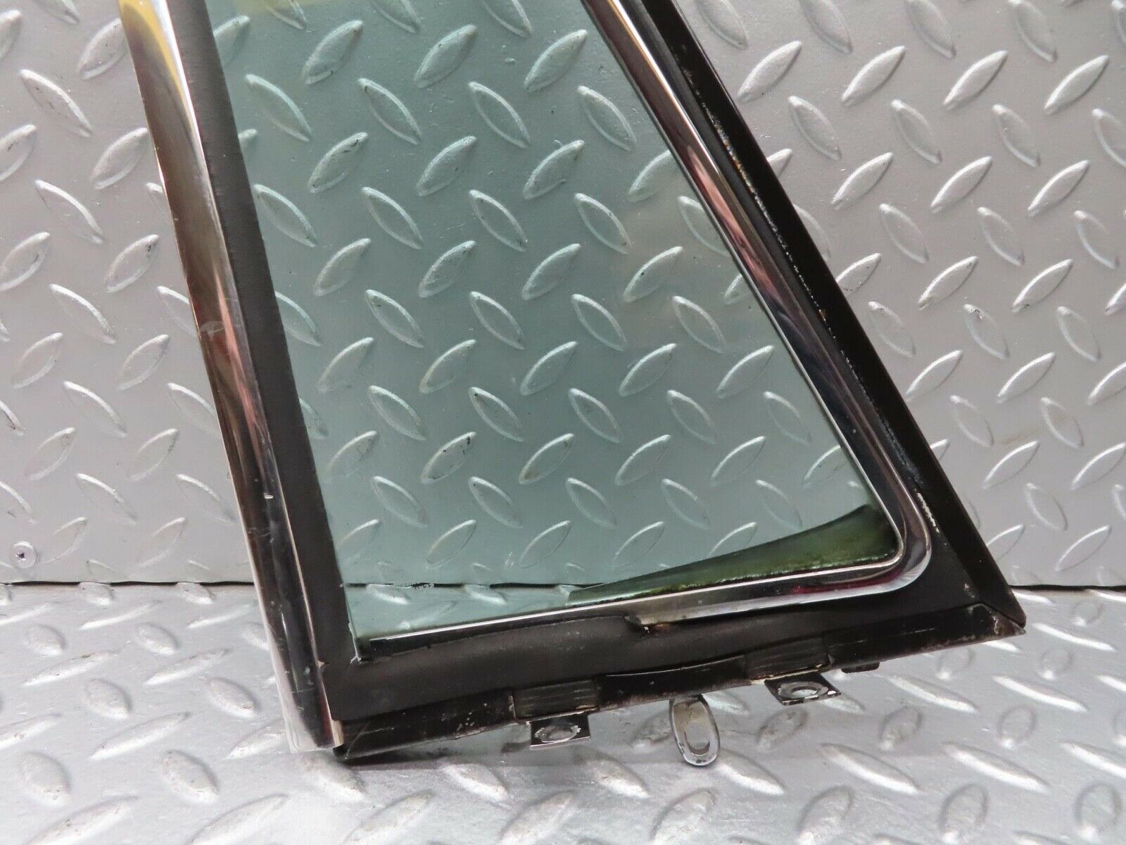 13096 Mercedes-Benz W111 220S Front Left Quarter Window Glass