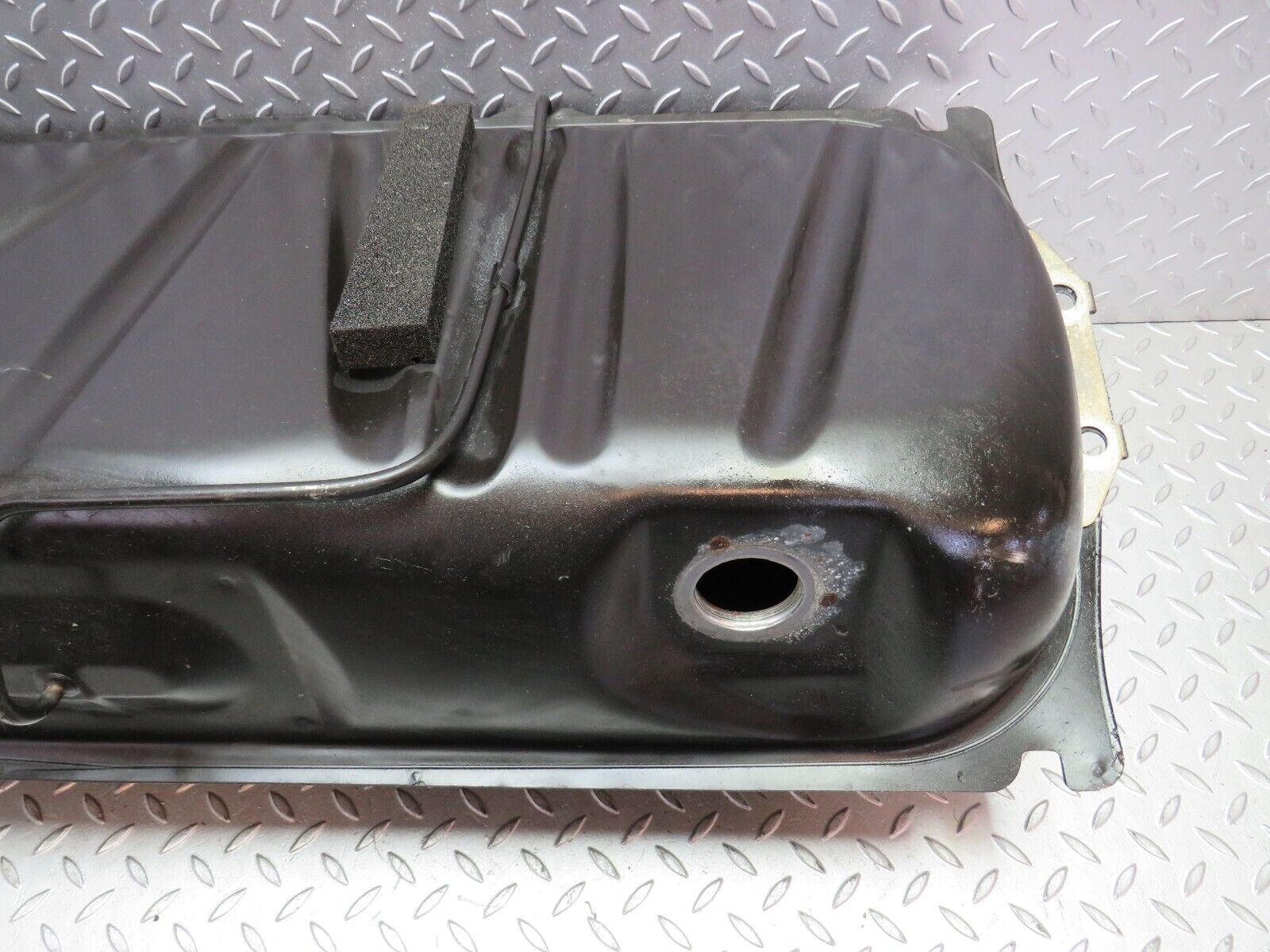 31442 Mercedes-Benz W123 200D Fuel Tank