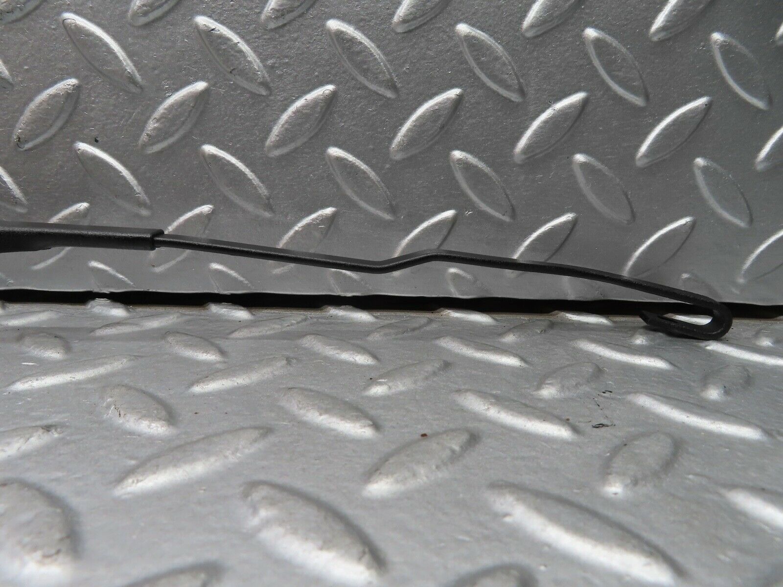 21634 Mercedes-Benz W123 230E Wiper Arm Bosch Right Side 3399990553