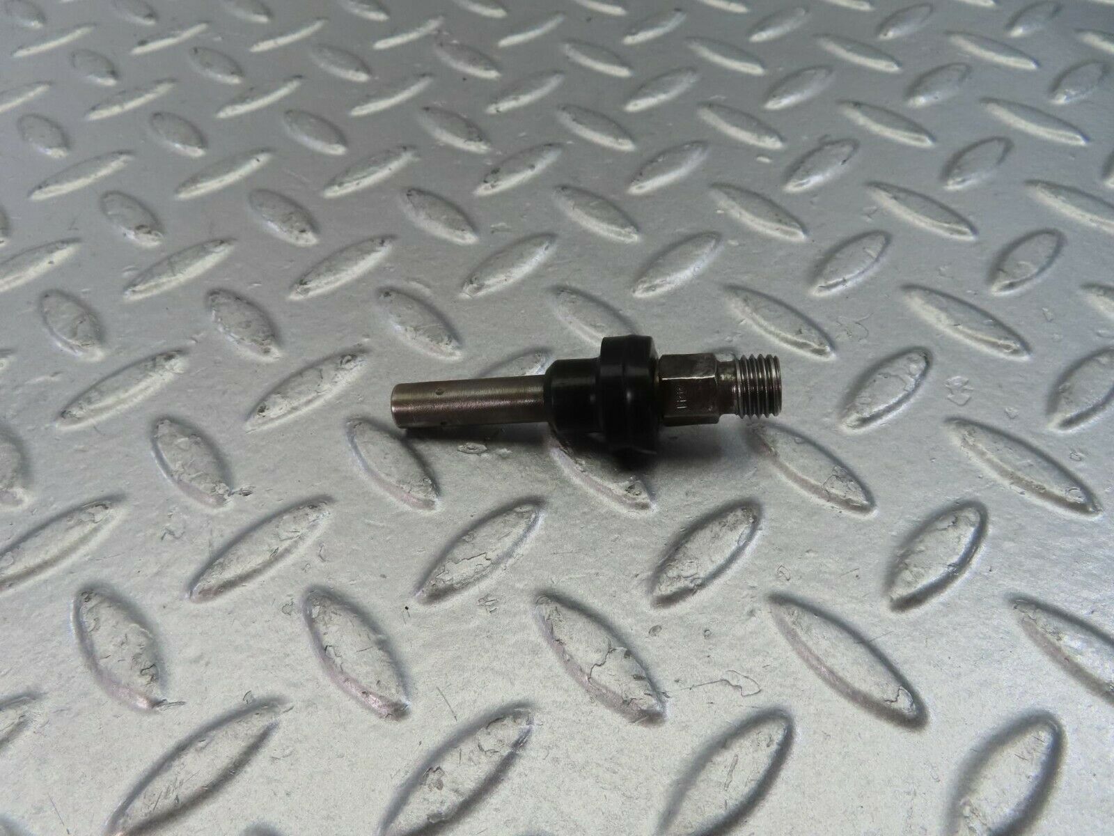 10795 Mercedes-Benz W123 230E Fuel Injector Bosch