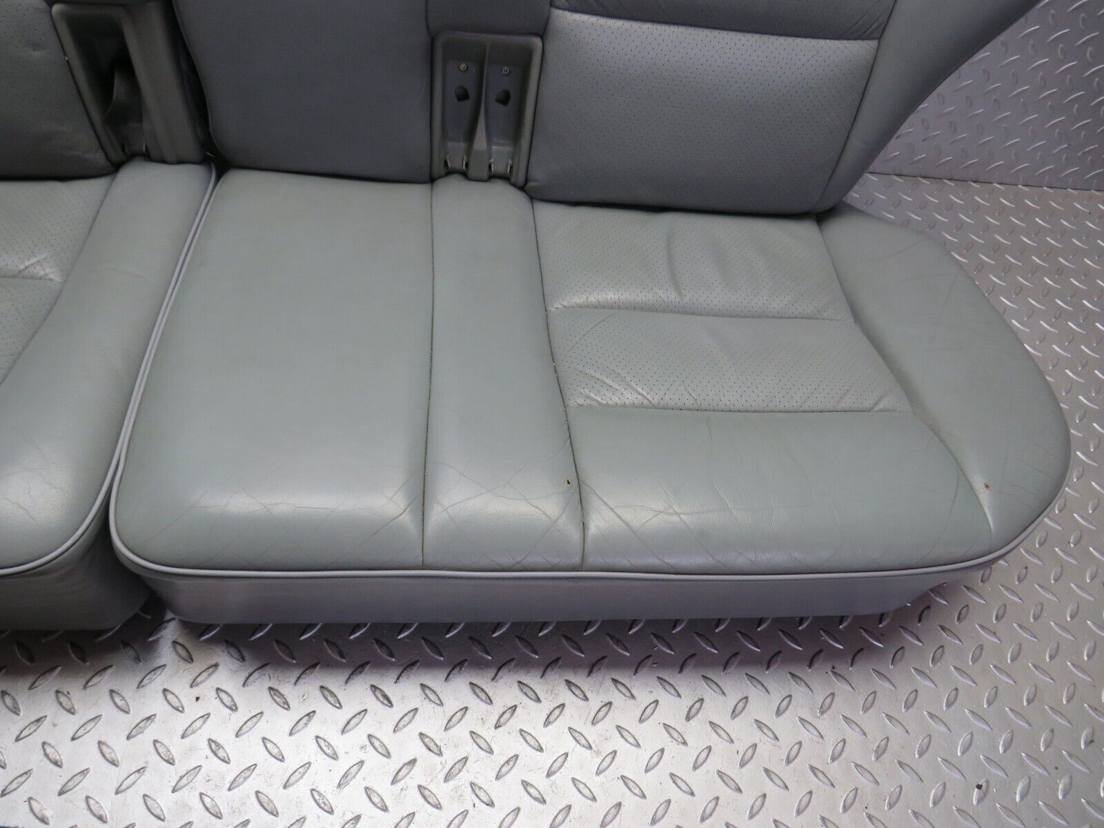 31422 Mercedes-Benz S124 220TE Wagon Rear Seat Leather Grey