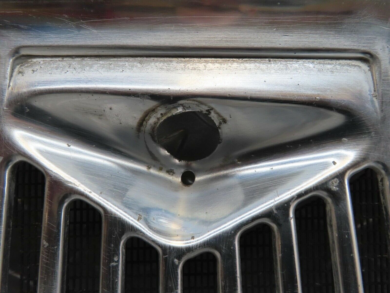 14208 Mercedes-Benz W116 350SE Air Intake Chrome Grill