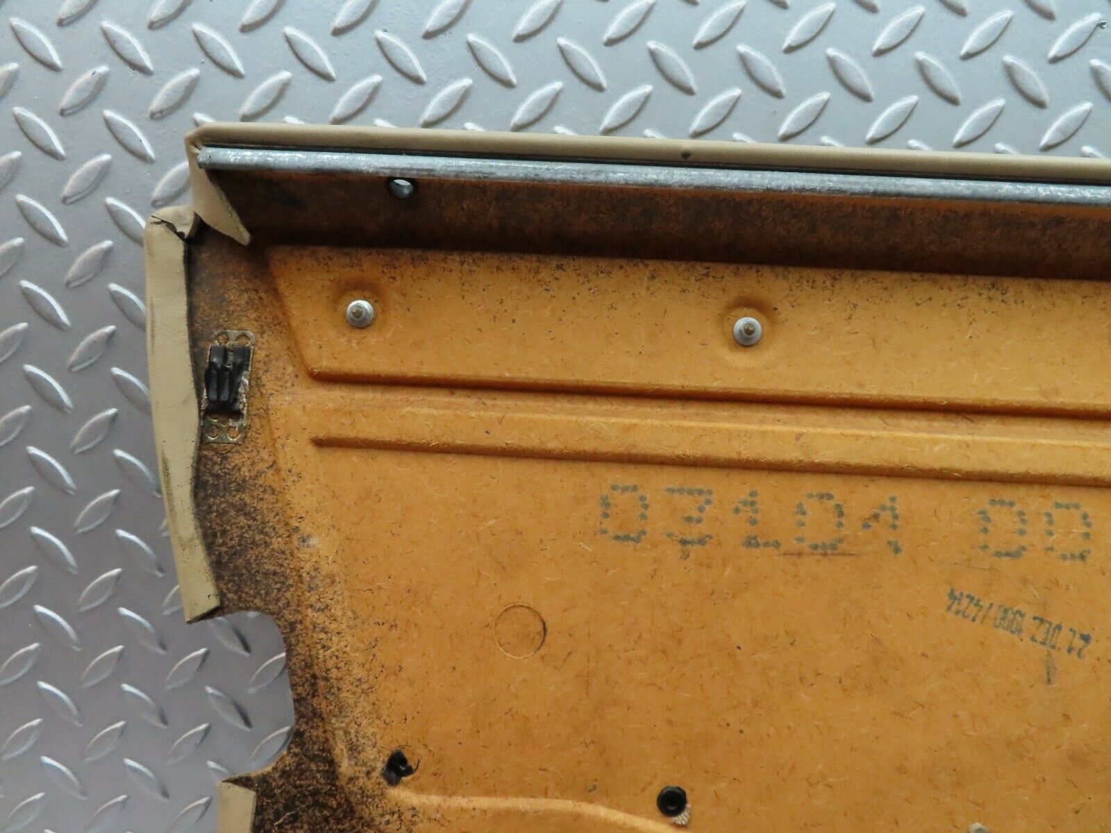 5263 Mercedes-Benz W124 230E Front Right Door Card Beige 1247271470