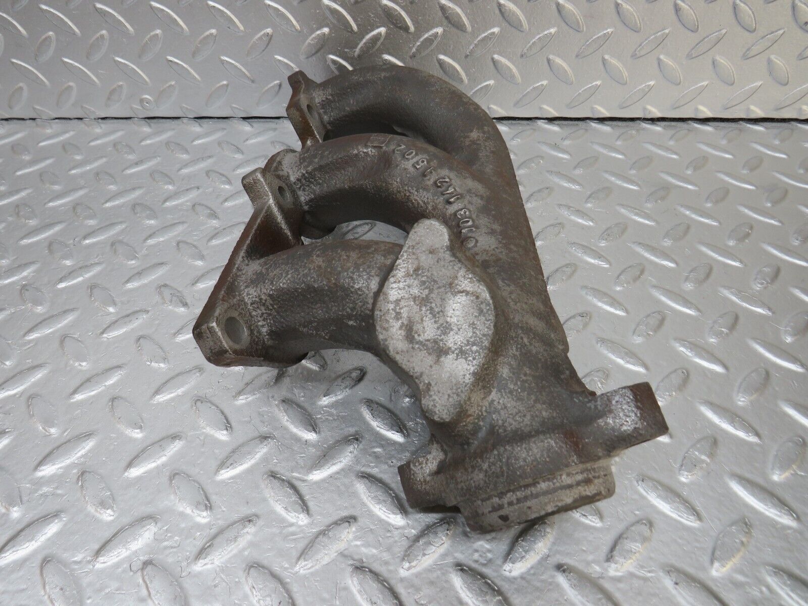 34689 Mercedes-Benz W124 260E Exhaust Manifold 1-3 Cylinder 1031421602