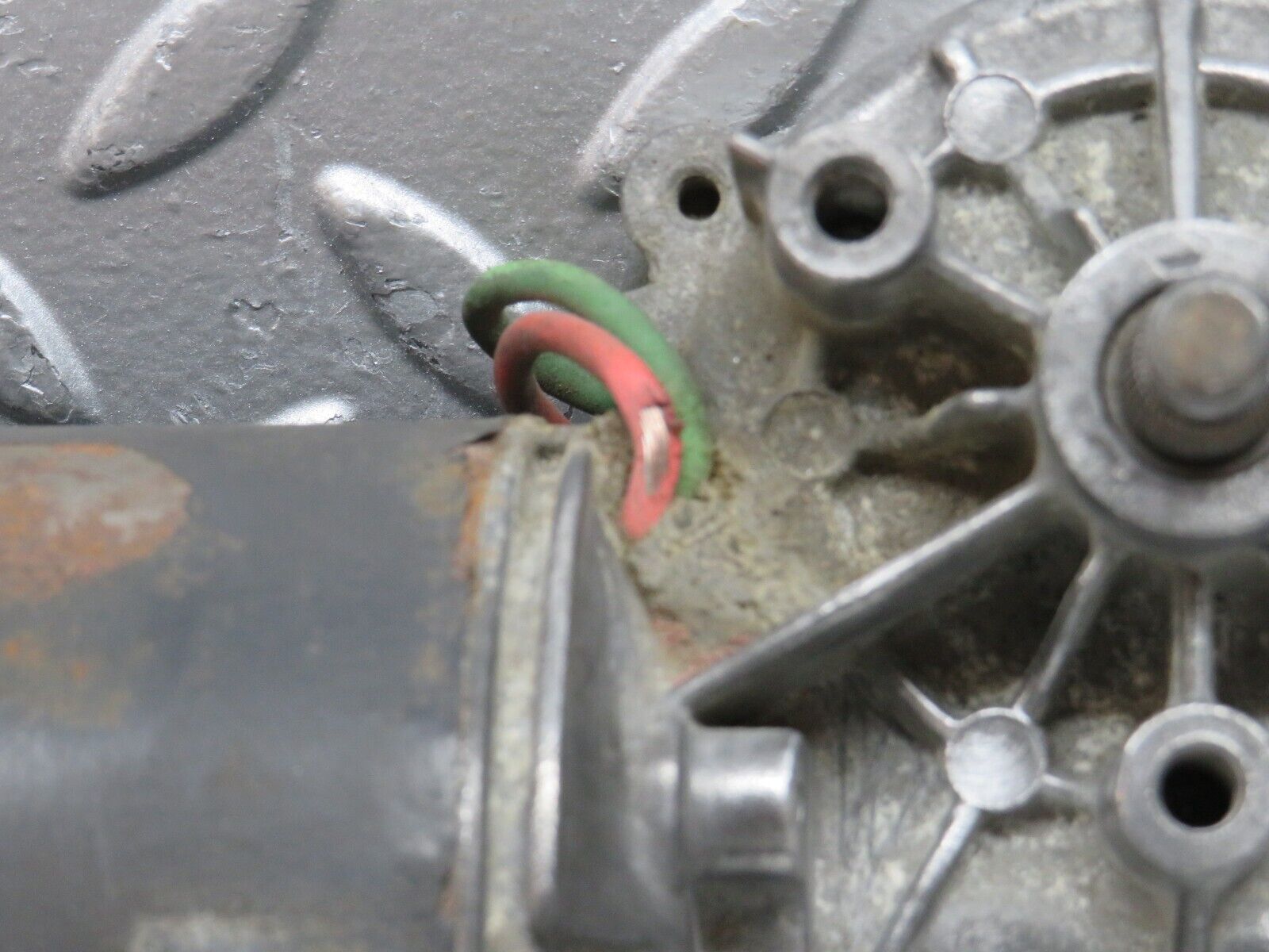 28120 Mercedes-Benz W123 280E Wiper Motor Bosch 0390341077