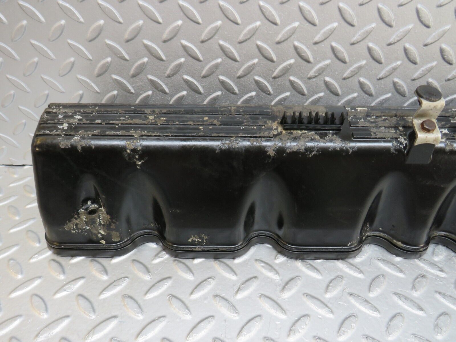 37167 Mercedes-Benz C126 420SEC Coupe Cylinder Head Valve Cover Left 1170160605