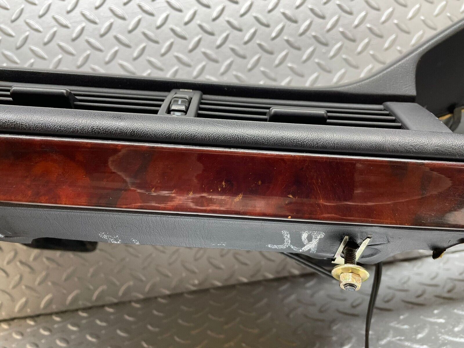 37966 Mercedes-Benz A124 320E Cabriolet Dashboard Black