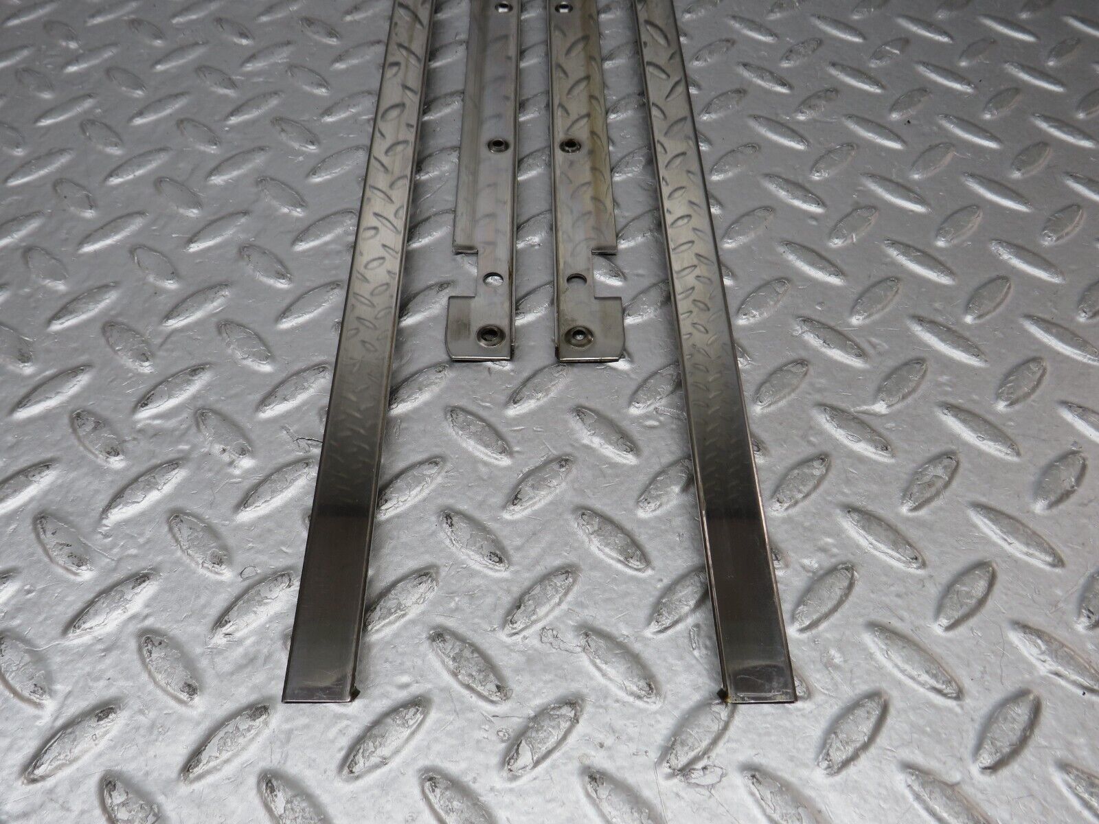 36215 Mercedes-Benz W126 420SE Sunroof Chrome Trim Set