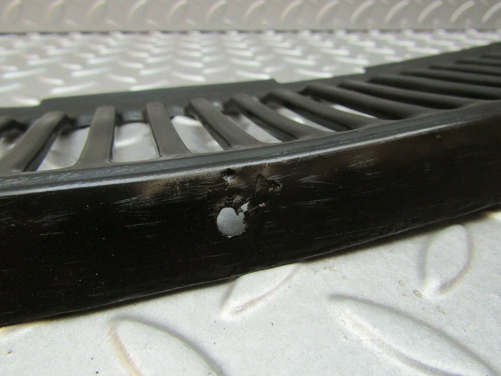 3344 Mercedes-Benz W115 220D External Air Ventilation Grille