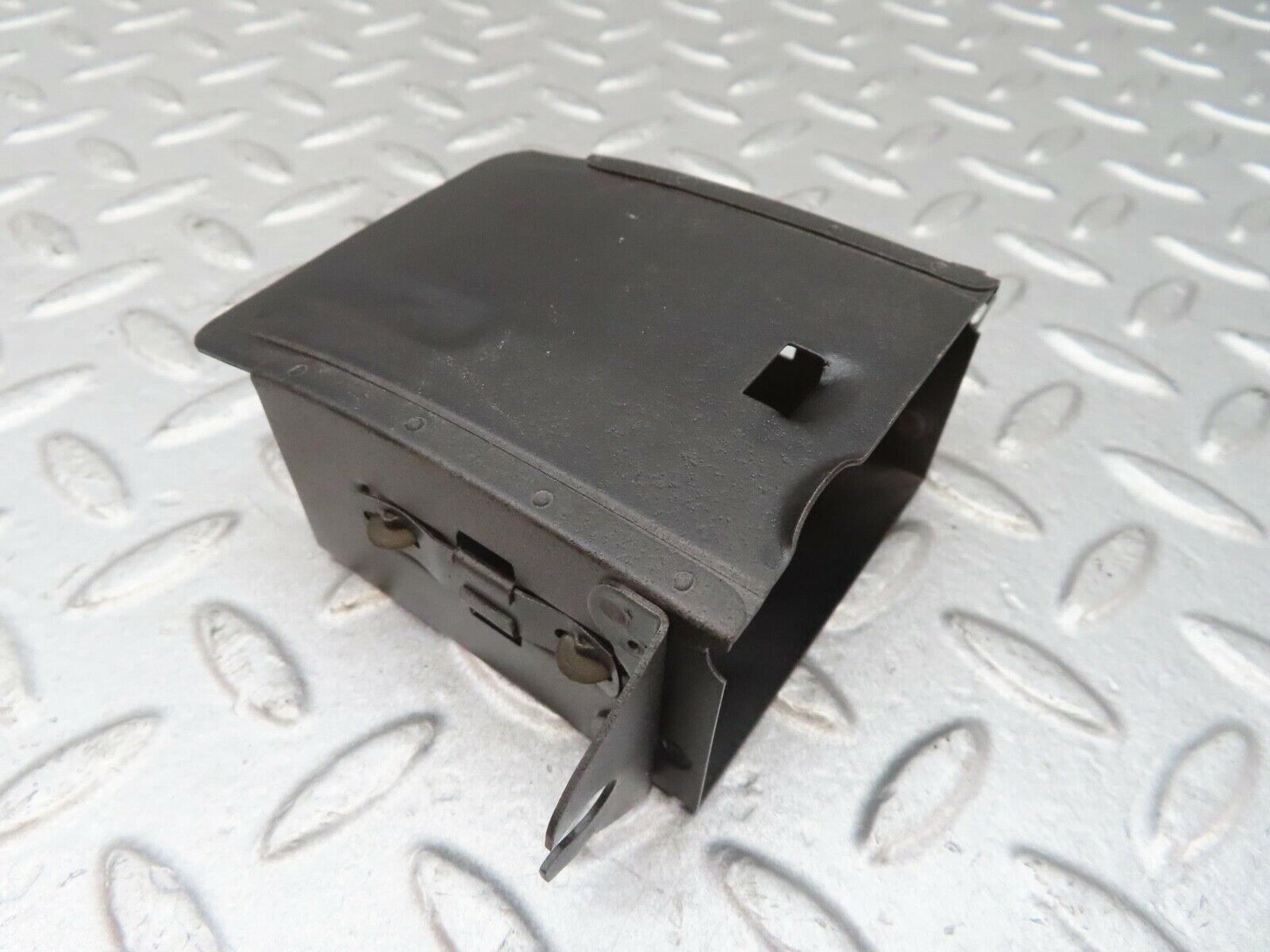 13344 Mercedes-Benz W111 220S Ashtray Housing